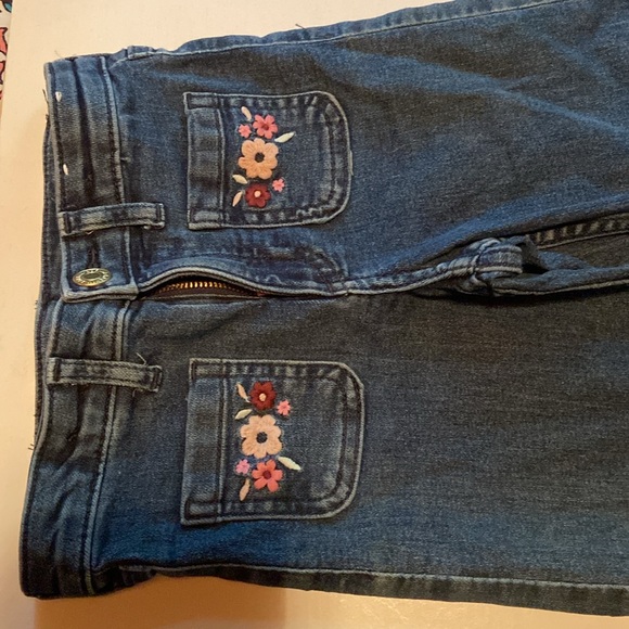 Girls Jeans with Embroidered Flowers on pockets Size 6 - Picture 2 of 5